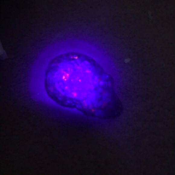 Natural Yooperlite Hand Carved Skull - Picture 9 of 11